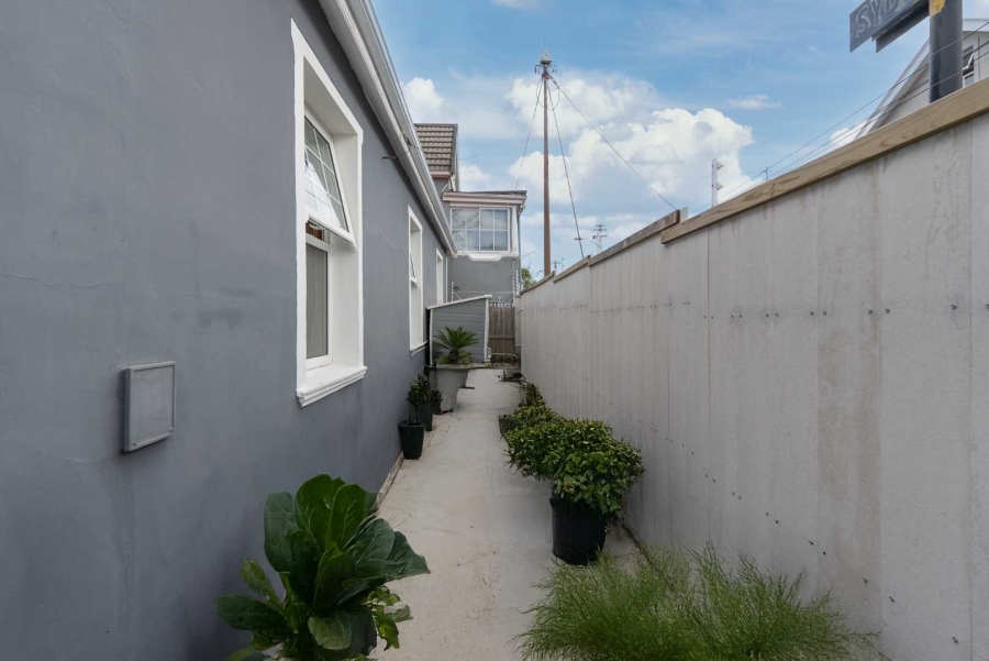 To Let 2 Bedroom Property for Rent in Green Point Western Cape